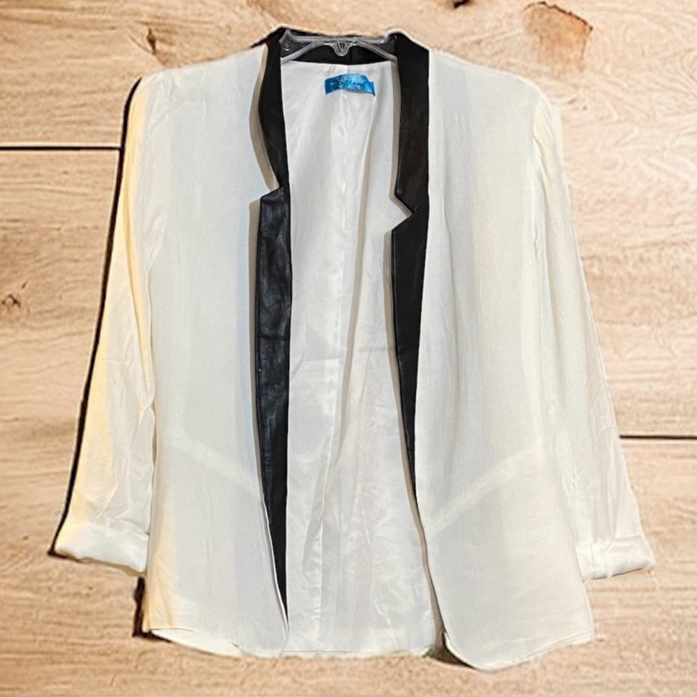 3/$15 Buttons Black & White Open Front Blazer